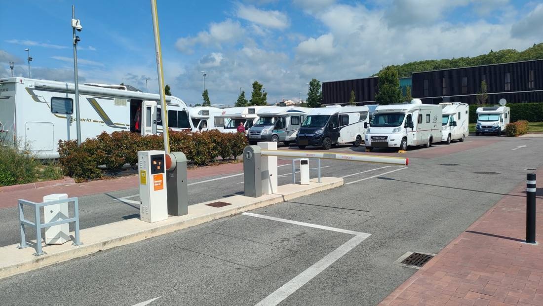 Parking Autocaravanas Trinitarios — Ställplats in Pamplona