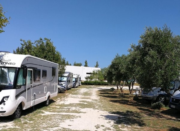 Autocamp Katinka — Kemp in Starigrad Paklenica