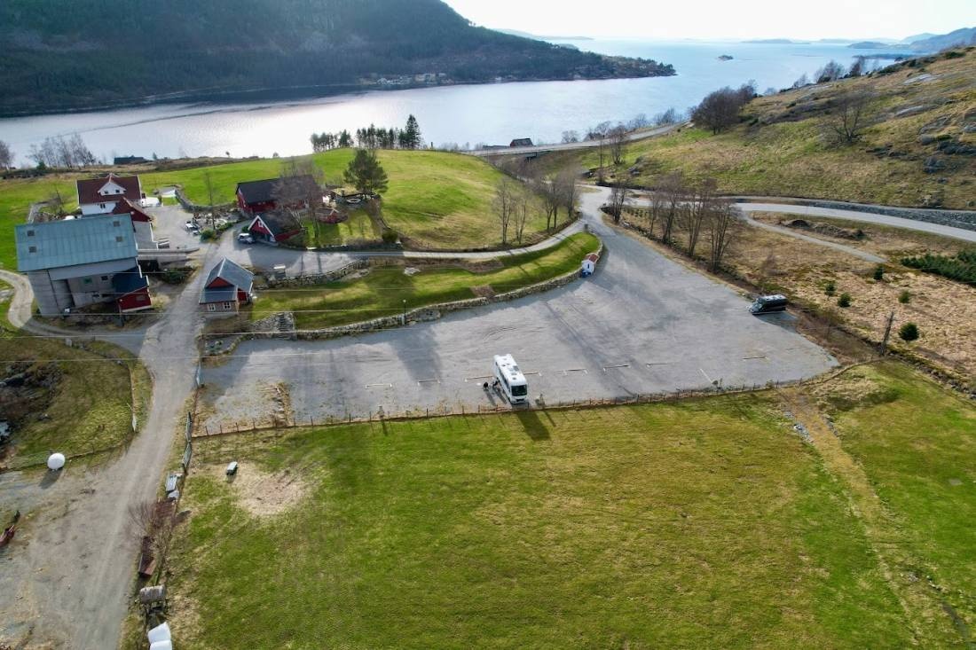 Stellplatz Preikestolvegen — Camperplads in Jørpeland