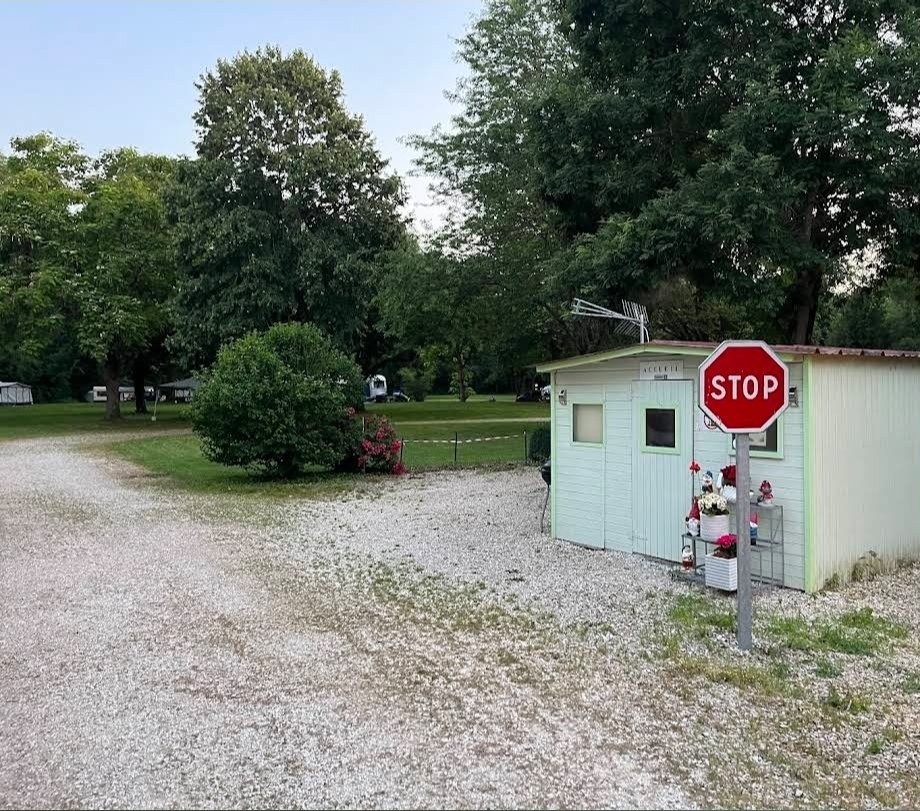 Camping Lesmont — Cámping in Lesmont