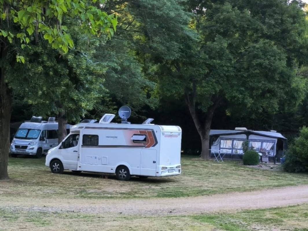 Camping Lesmont — Camping in Lesmont