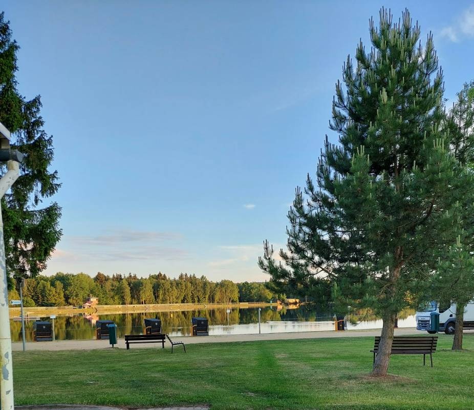 Wohnmobilstellplatz am Filzteich — Sp. parking dla kamperów in Schneeberg