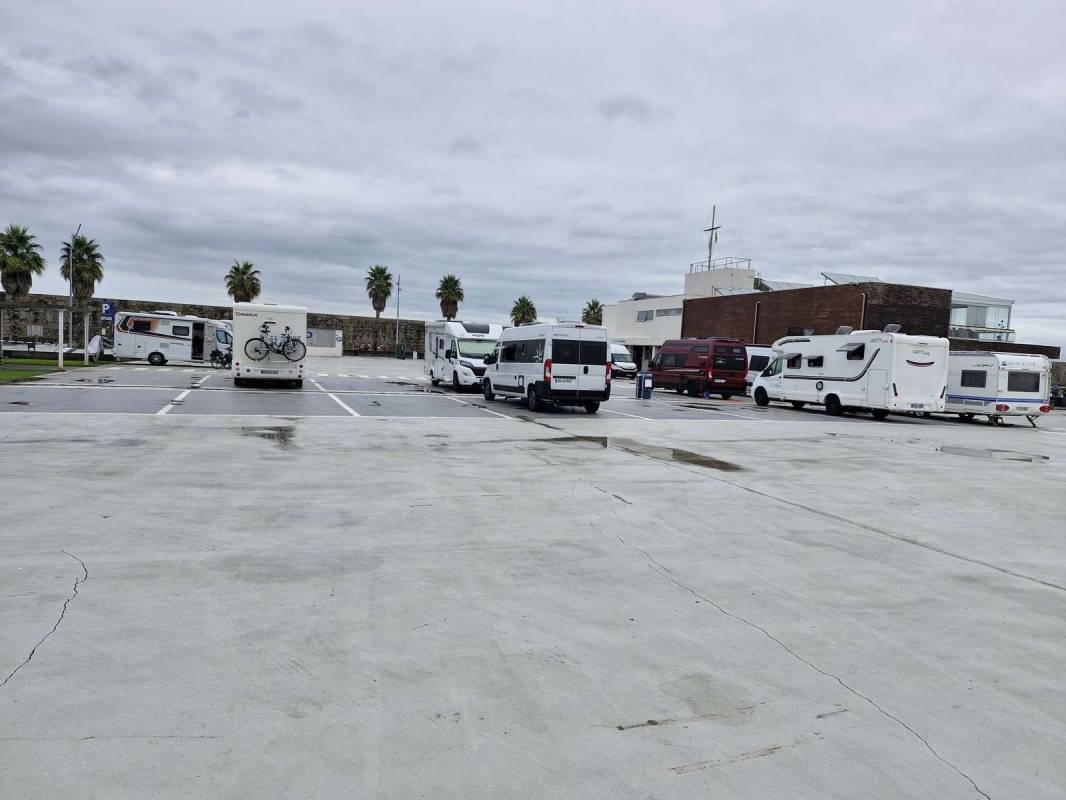Parking Caravanas Marina Coruña — Camperplads in A Coruña