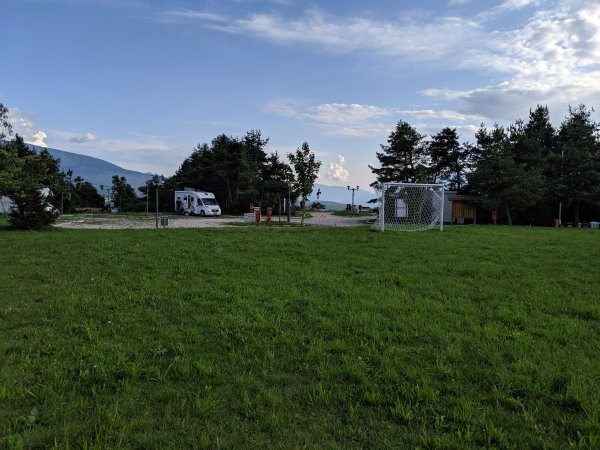 Area Sosta Camper - Castelfondo — Stellplatz in Castelfondo