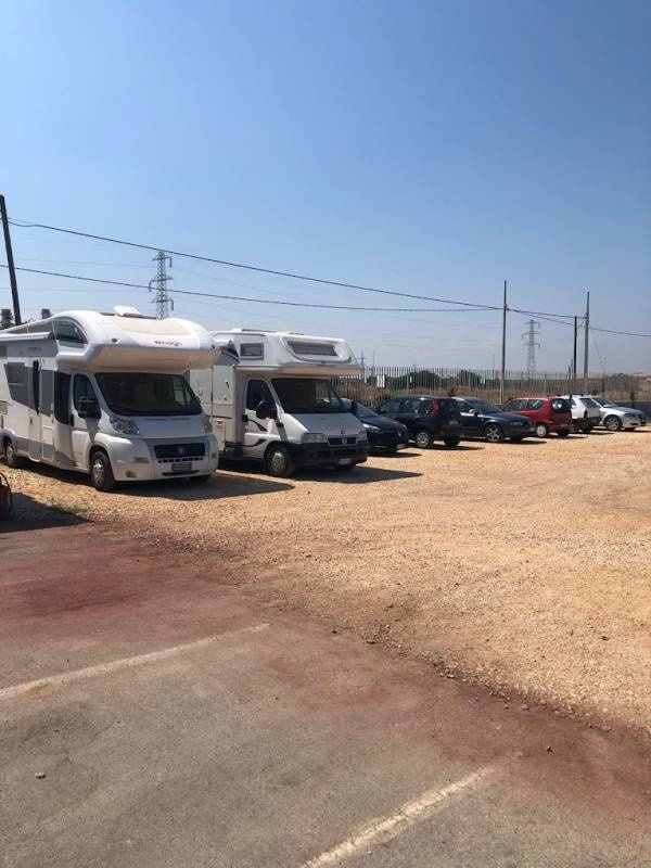 Ipark24h — Sp. parking dla kamperów in Bari