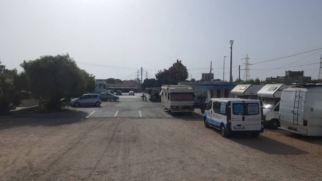 Ipark24h — Karavan Sitesi in Bari