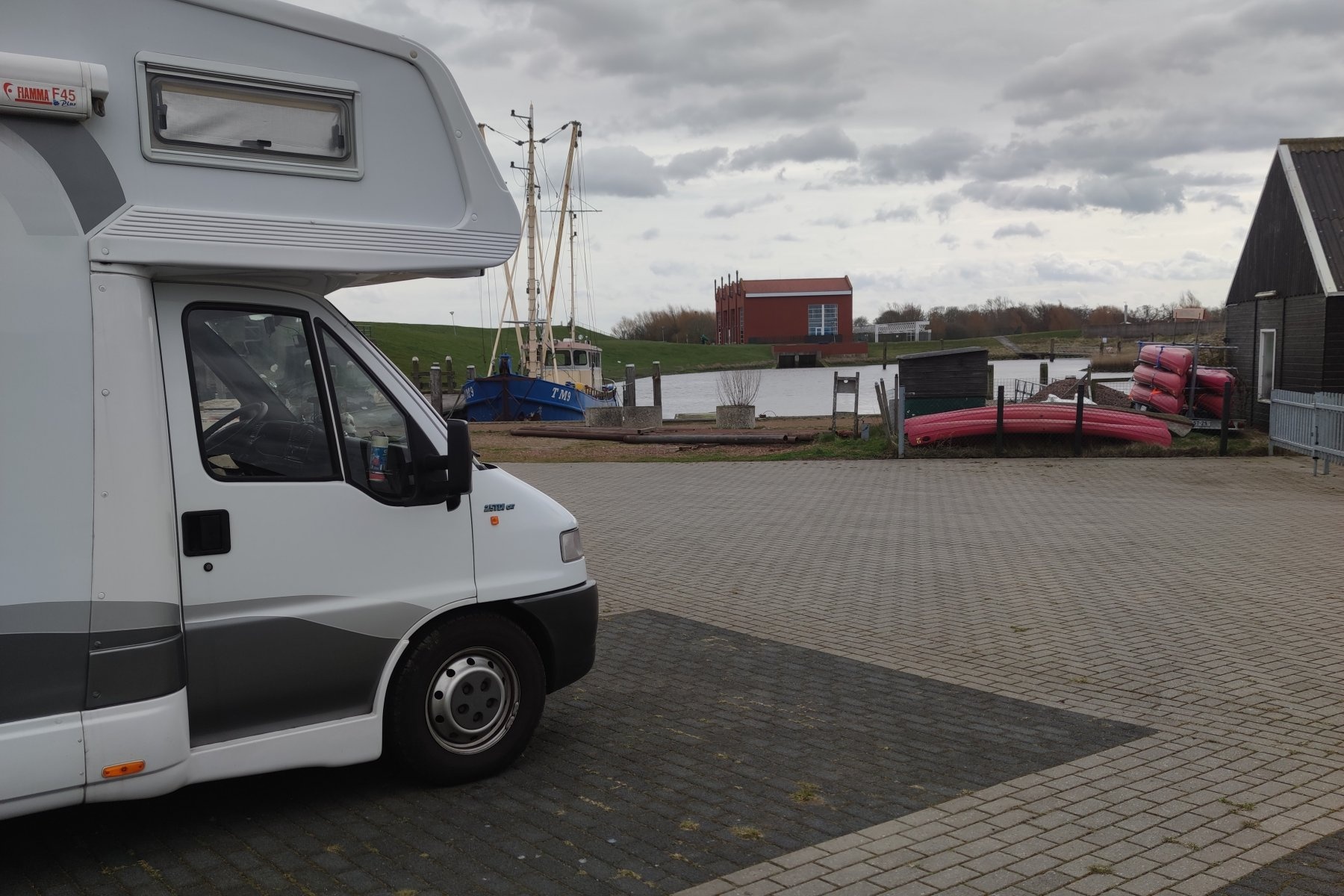 Jachthafen Termunterzijl — Sp. parking dla kamperów in Termunterzijl