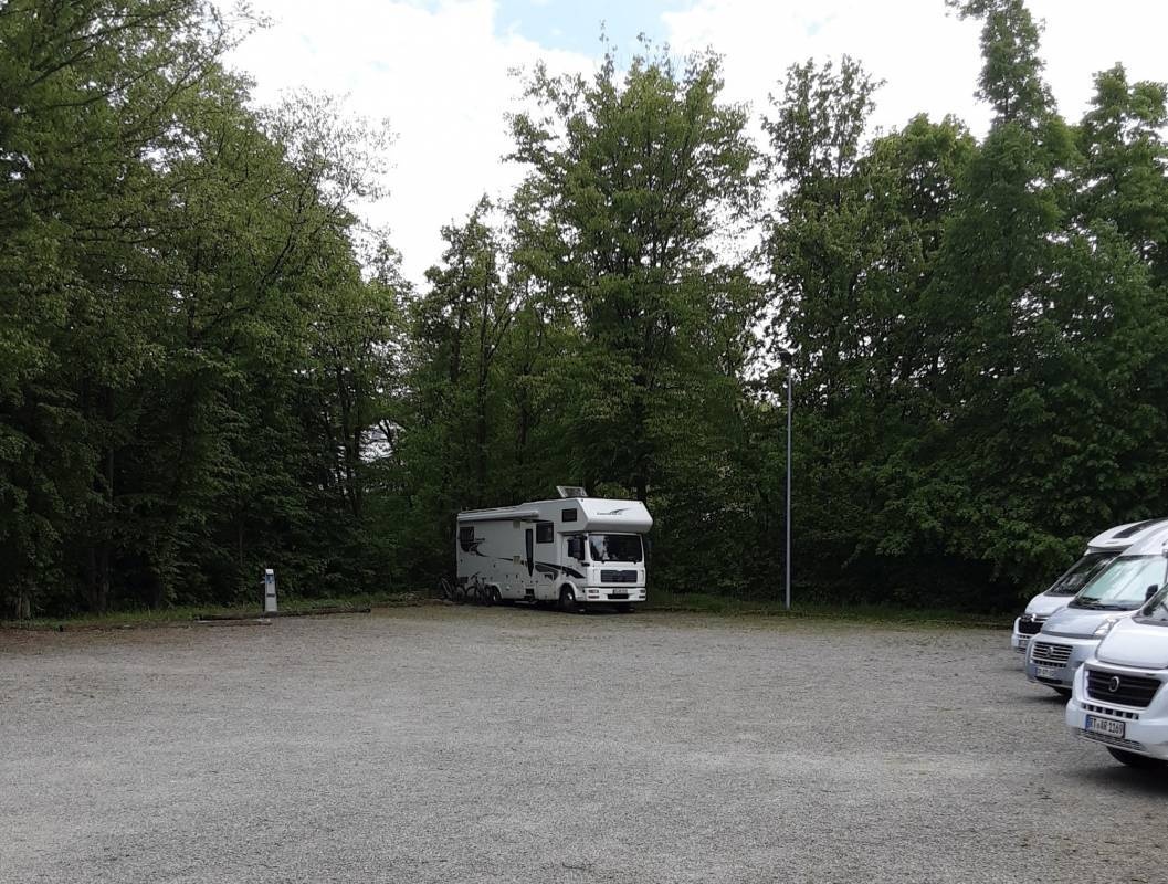 Stellplatz am Freibad Markwasen — Campervan Site in Reutlingen