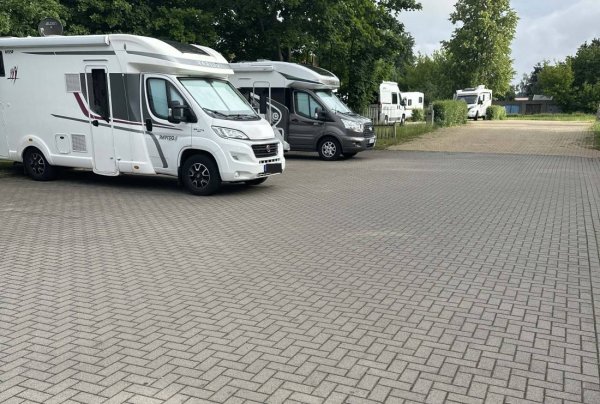 Stellplatz Rheinsberger Str. — Photo 6