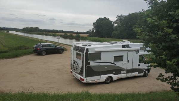 (gechlossen) Direkt am Elbe- Lübeck-Kanal — Ställplats in Buchhorst