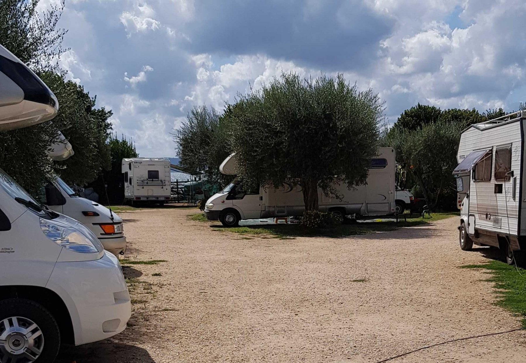 Area sosta L Isola che non c'è — Місце для кемперів in Trevignano Romano