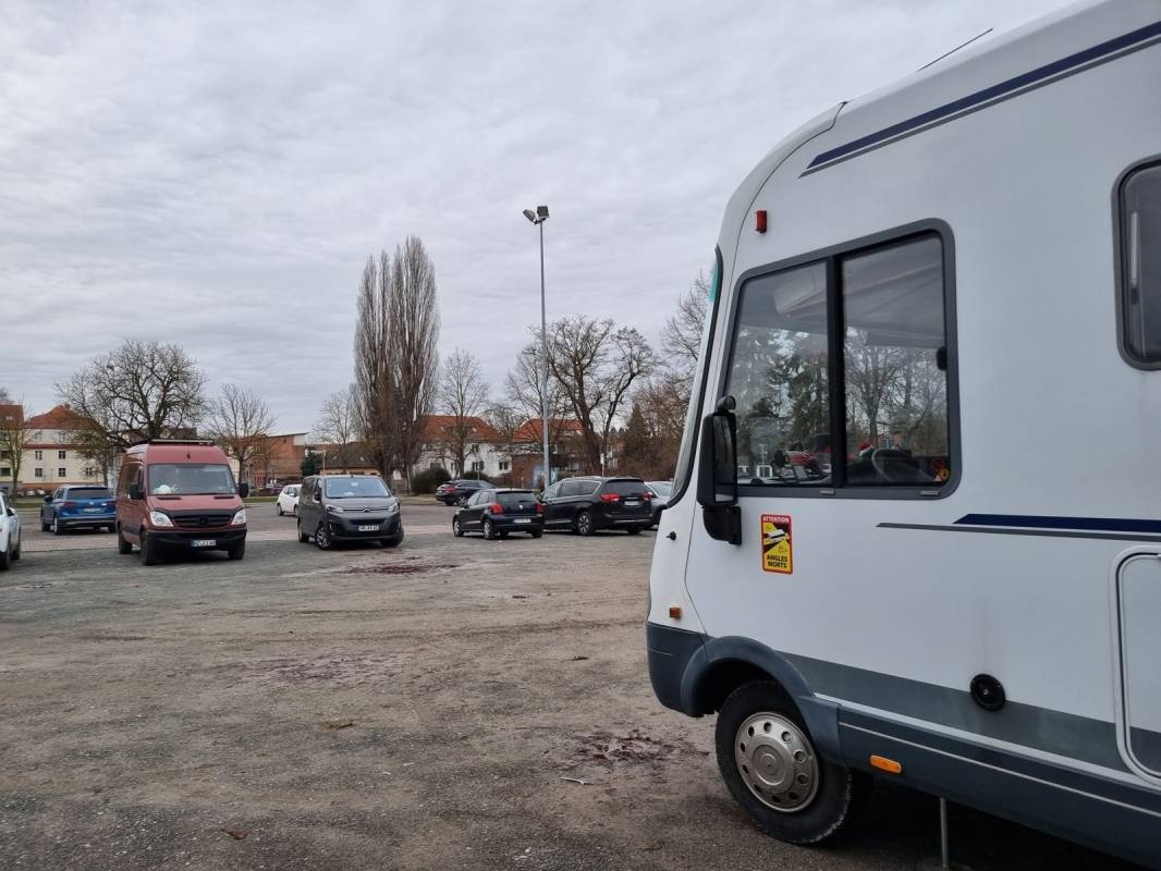 Wohnmobilstellplatz Oschersleben — Sp. parking dla kamperów in Oschersleben