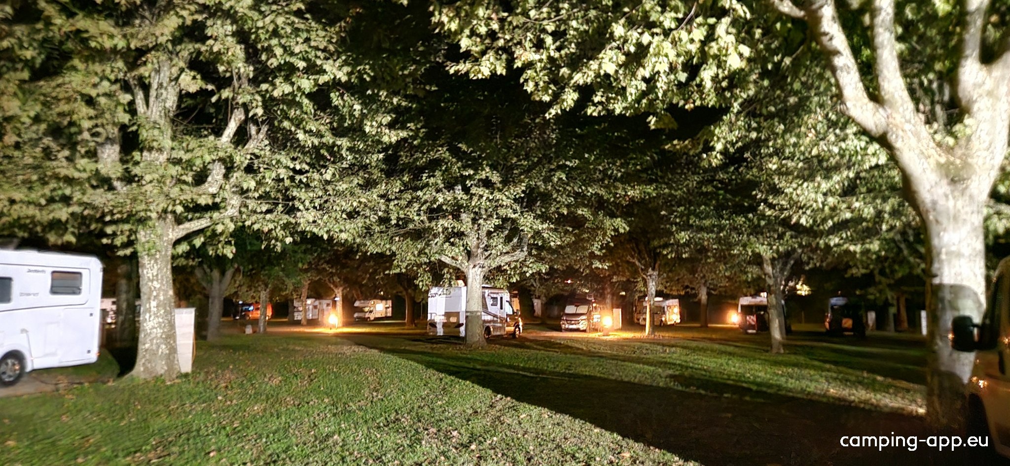 Beaujolais Camping Park — Camperplads in Villefranche-sur-Saône