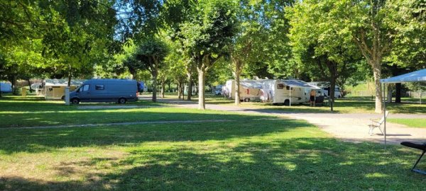 Beaujolais Camping Park — Photo 6