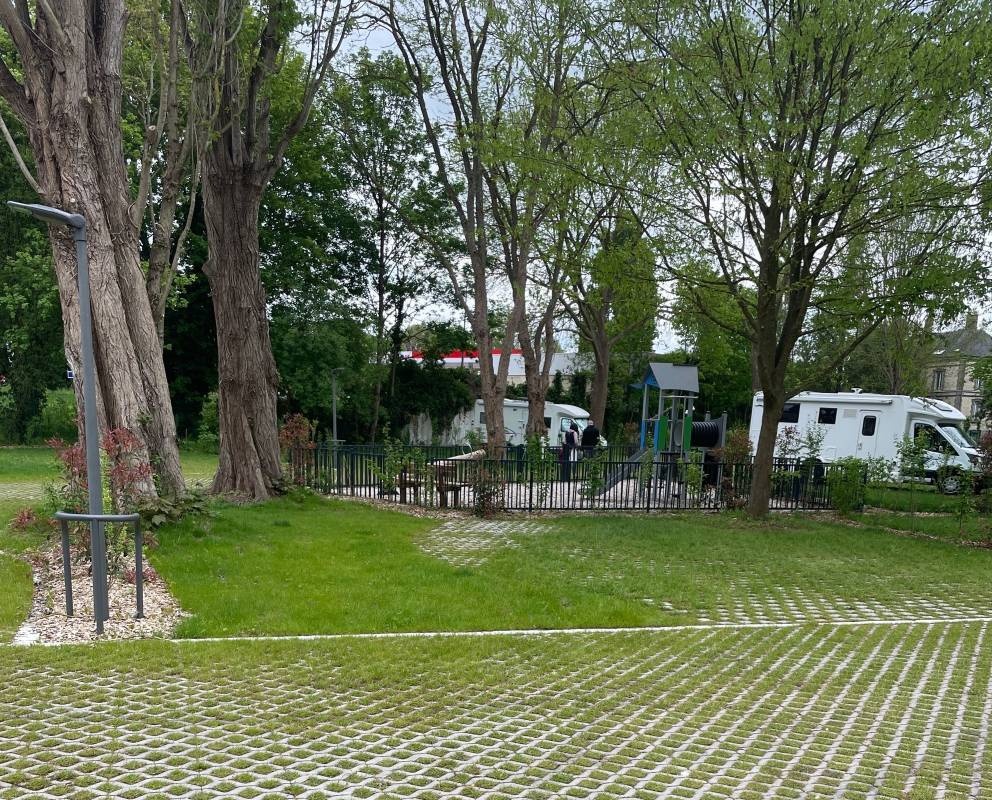 Aire de Camping-car Troyes La Champagne — Campervan Site in Pont-Sainte-Marie