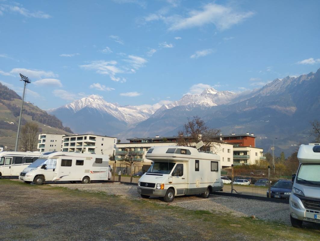 Stellplatz am Schwimmbad Meran — Stellplatz in Meran