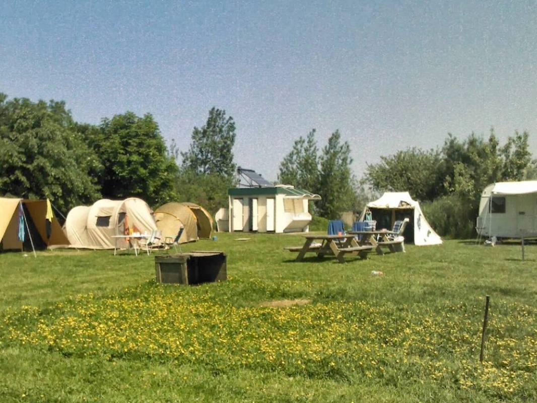 Camping en Groepsaccommodatie Nova — Kamp yeri in Pingjum