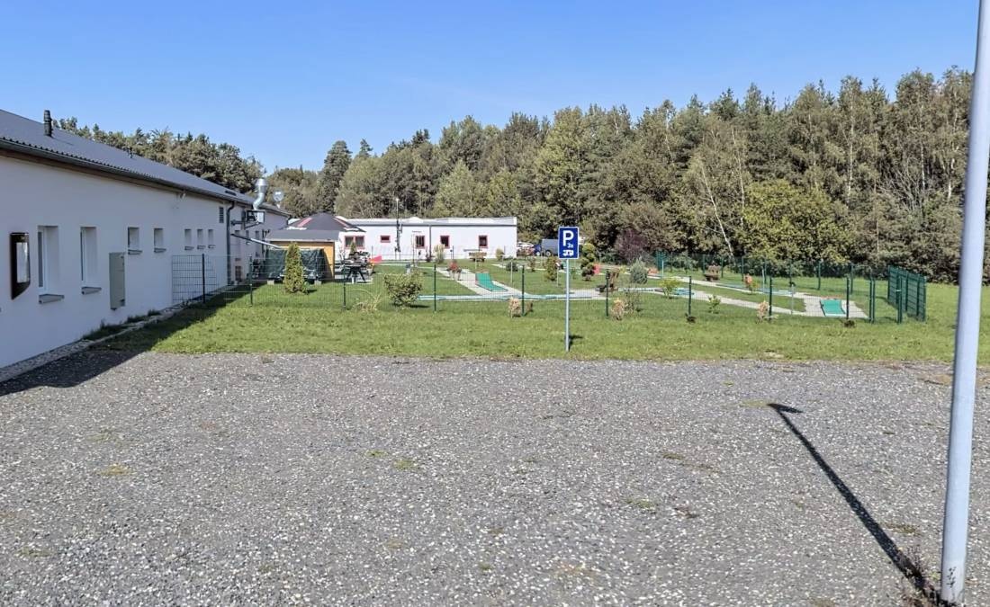 Stellplatz am Bowlingtreff — Campervan Site in Bad Klosterlausnitz