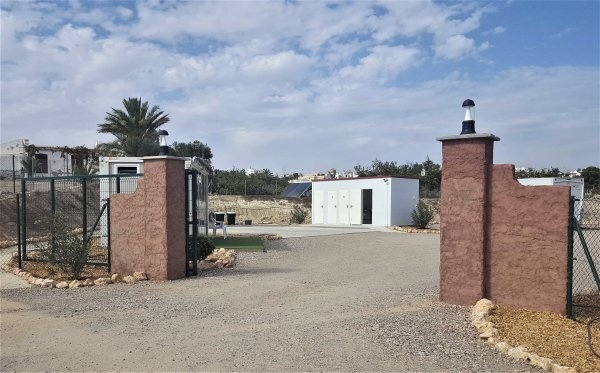 Área de pernocta para autocaravanas Carpe Diem — Stellplatz in Vera, Almería