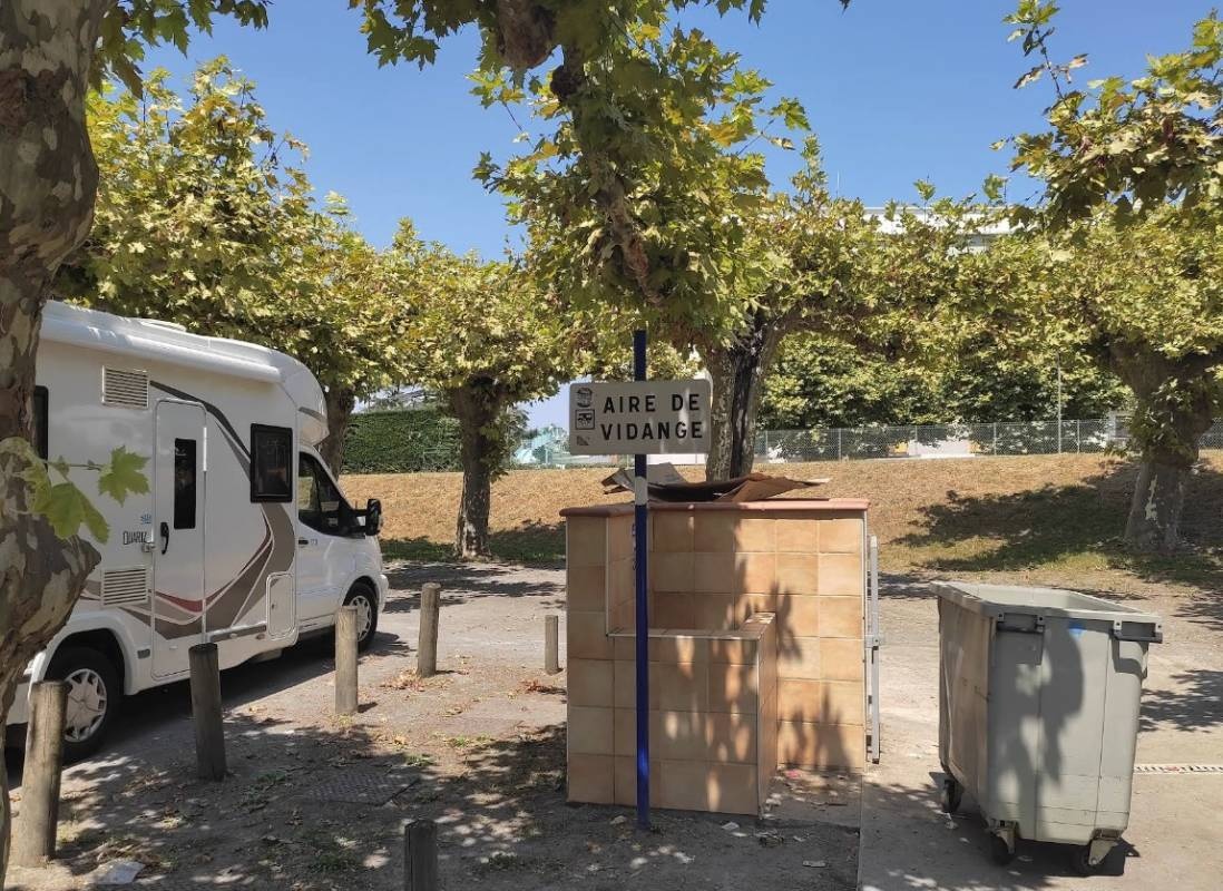 Stellplatz Vic-en-Bigorre — Aire camping car in Vic-en-Bigorre