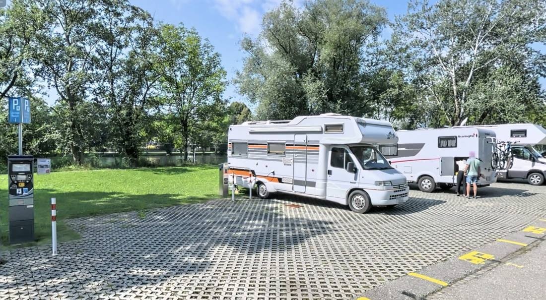 Schwimmbad Wangen a. Aare — Campervan Site in Wangen an der Aare