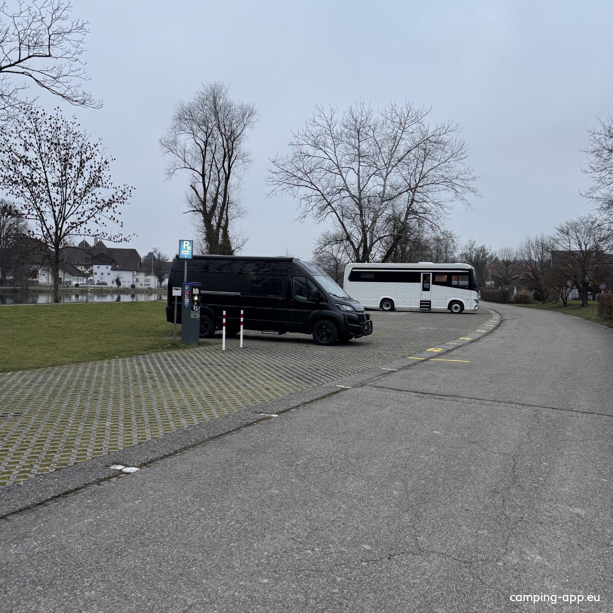 Schwimmbad Wangen a. Aare — Sítio para autocaravanas in Wangen an der Aare