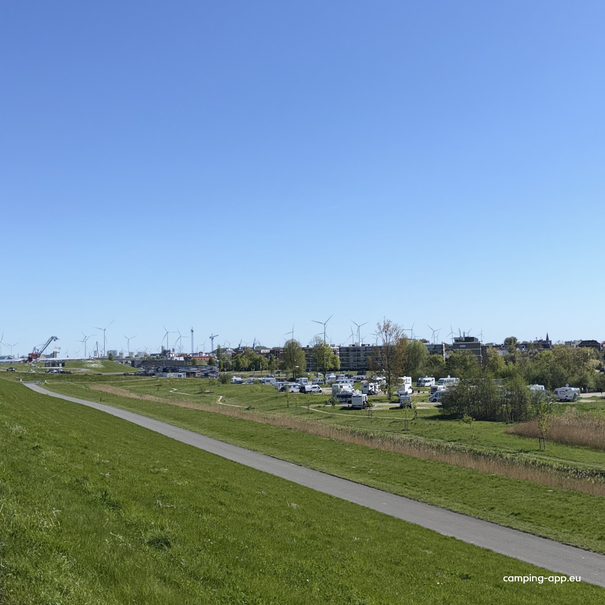 Camperplaats Eemsdijk — Місце для кемперів in Delfzijl