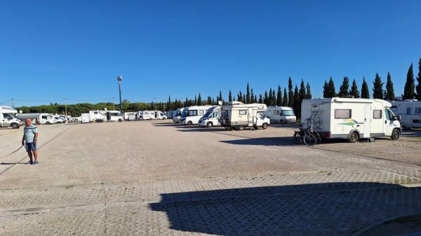 Parque de Autocaravanas — Photo 3