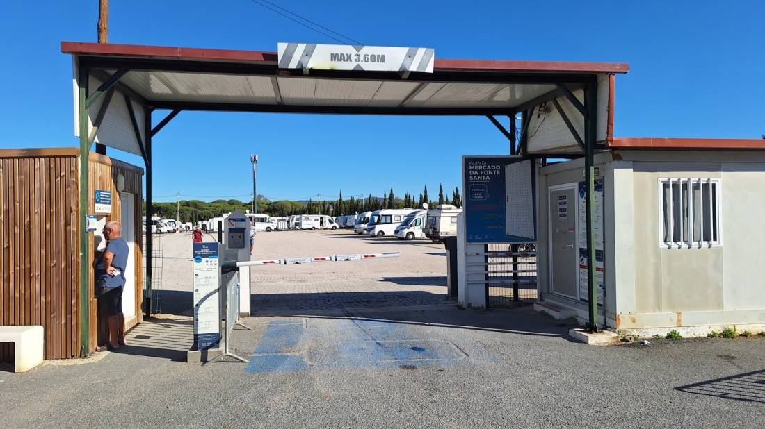Parque de Autocaravanas — Camperplads in Quarteira