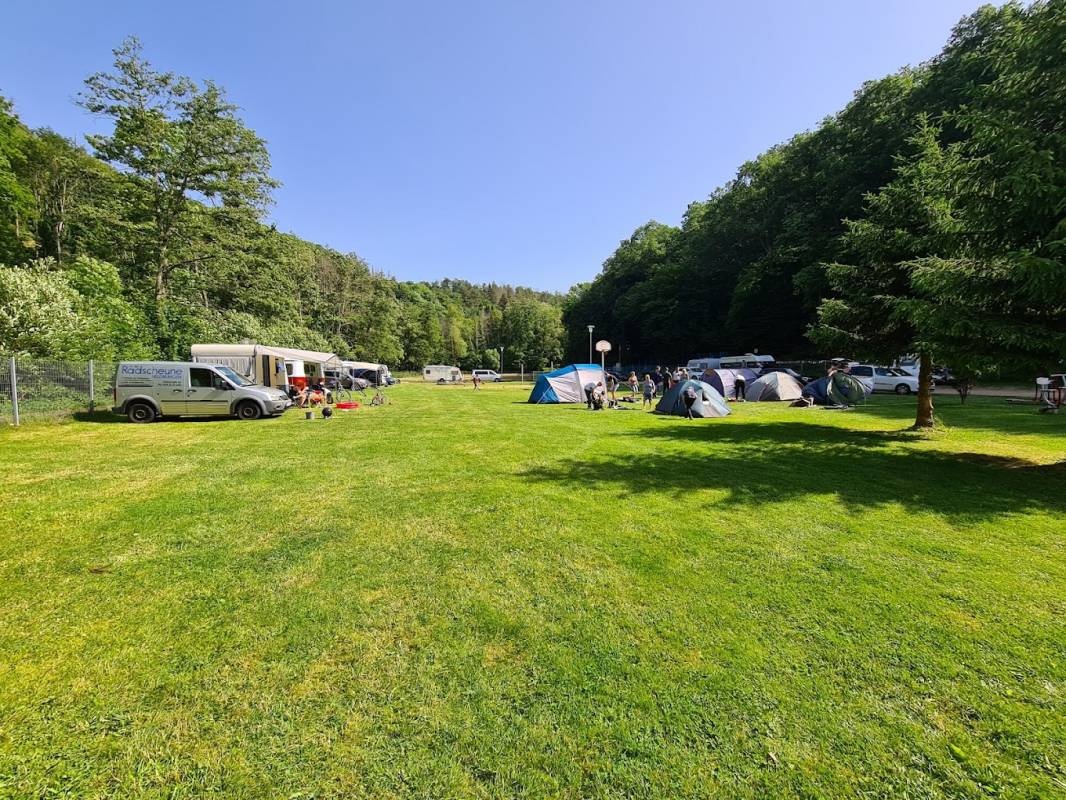 Waldbad Grillenberg — Kamp yeri in Sangerhausen