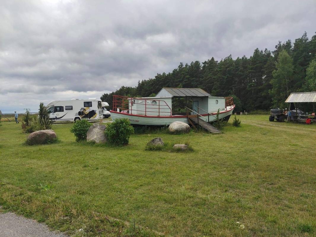 Lõunaranna Harbour — Area di sosta in Simisti