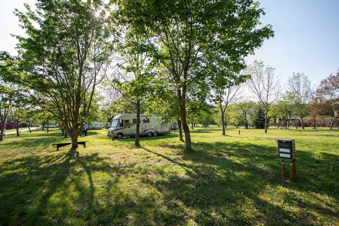 Prague Camping Džbán — Campingplass in Praha 6 - Vokovice