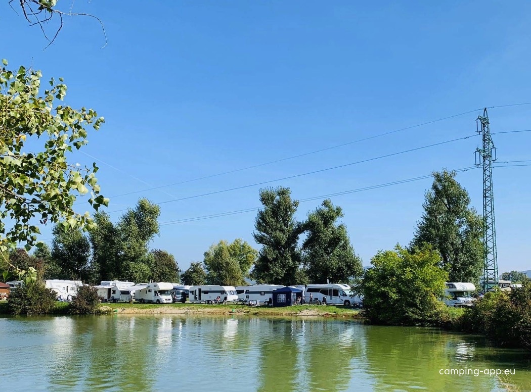 Kemping Rybníky Opatovce — Sítio de acampamento in Opatovce