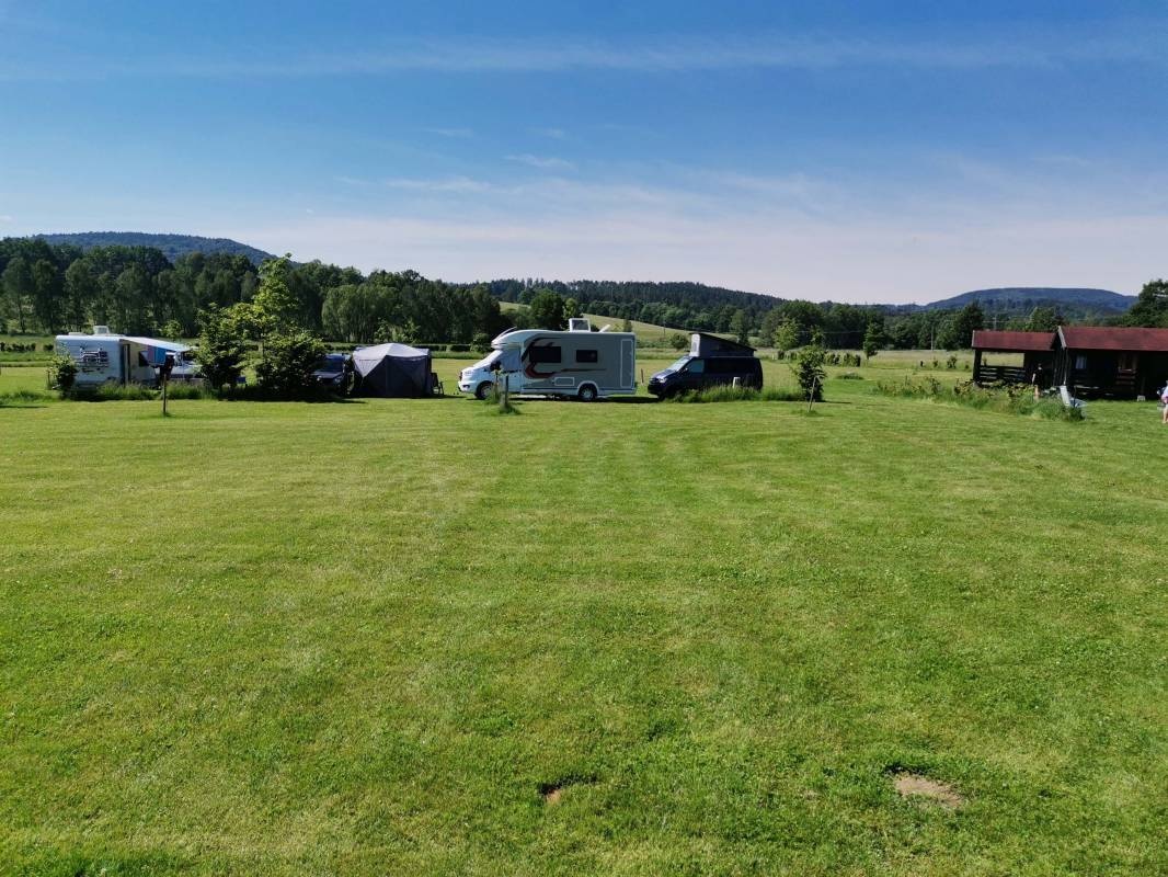 Camping de Regenboog — Area Autocaravanas in Šluknov