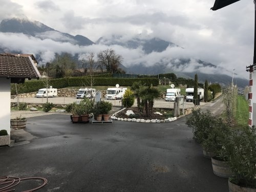 Stellplatz Schneeburghof — Camperplaats in Dorf Tirol