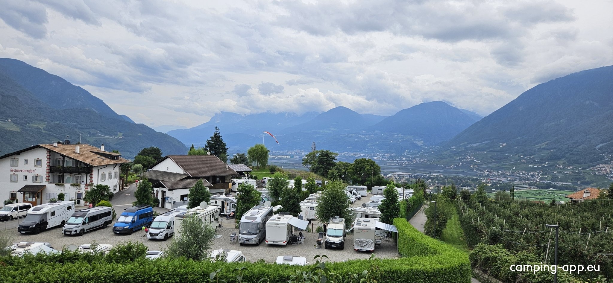 Stellplatz Schneeburghof — Bobilplass in Dorf Tirol