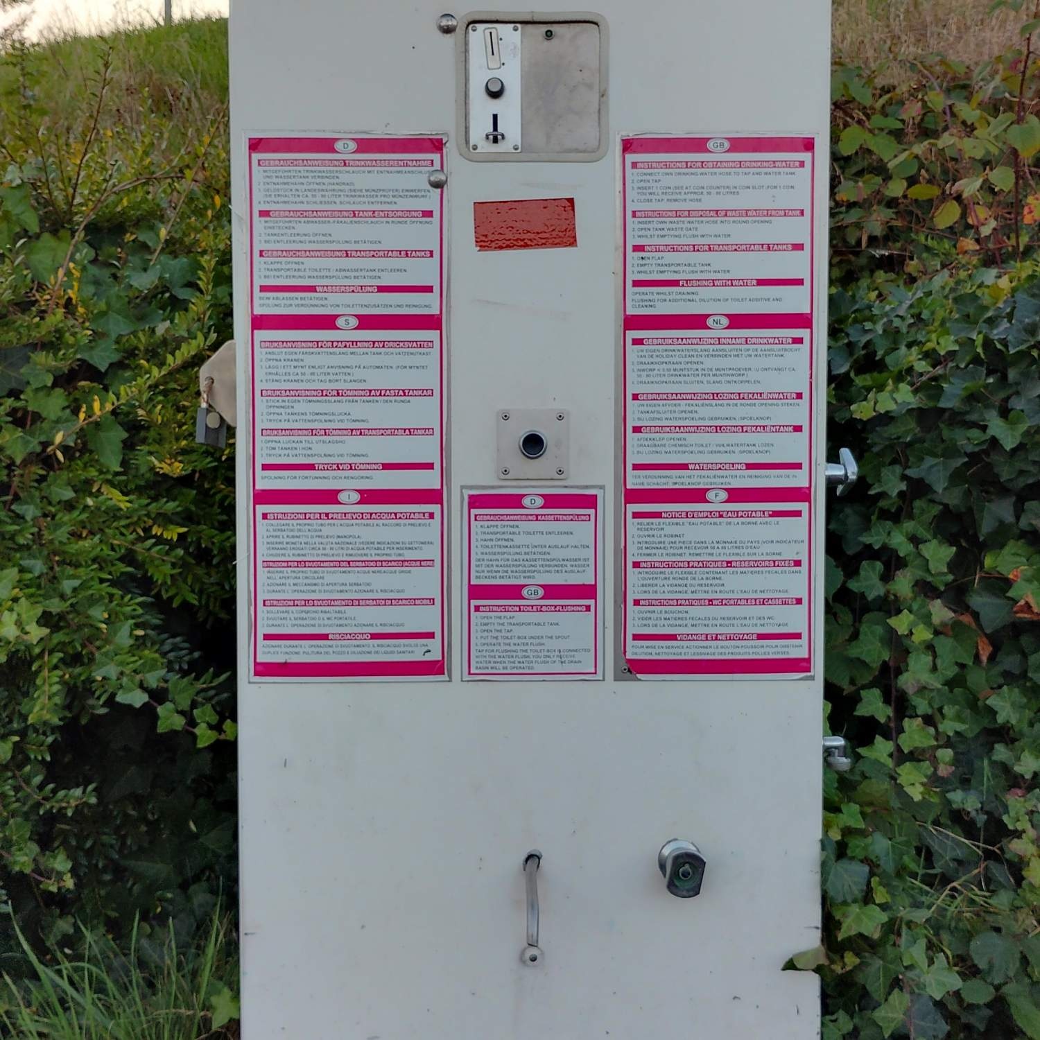 Stellplatz am Freibad Wittlich — Campervan Site in Wittlich