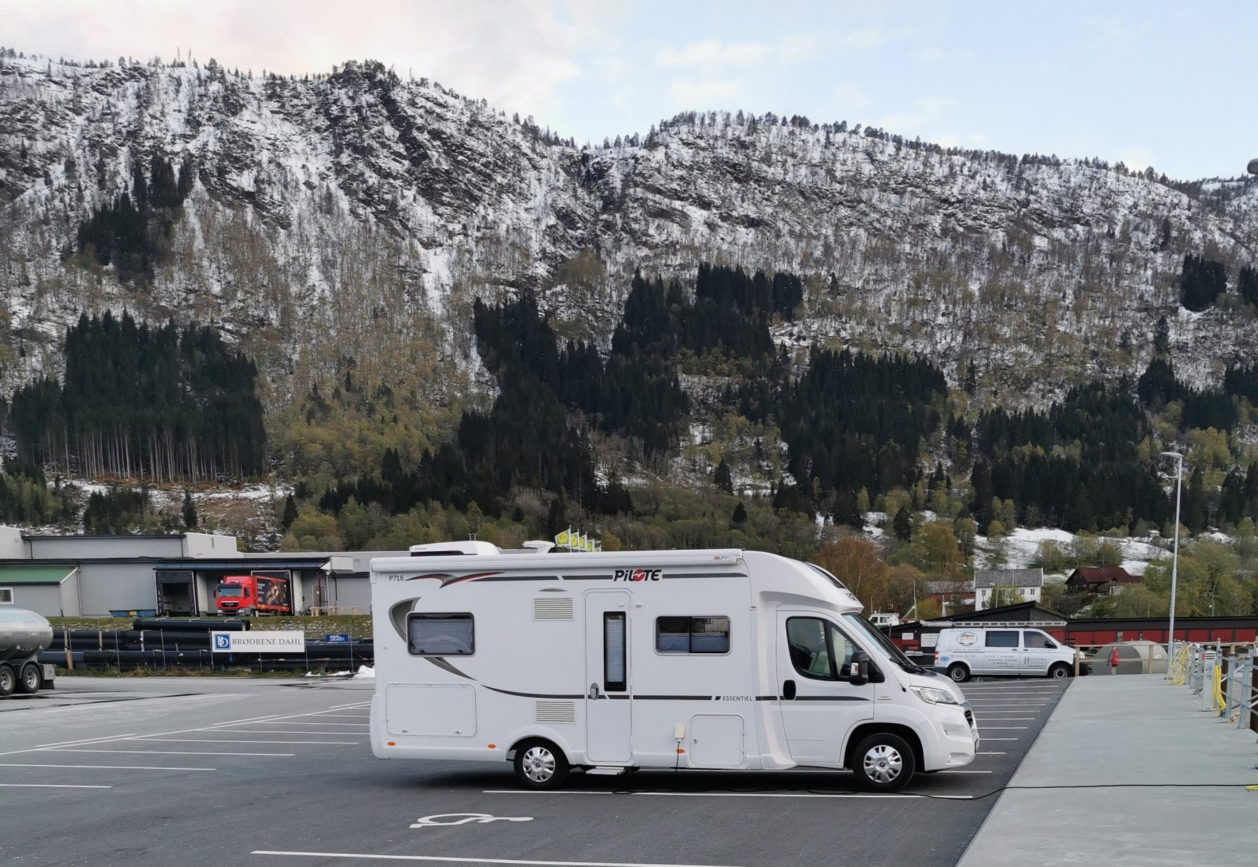 Nordfjordeid Bobilplass — Bobilplass in Nordfjordeid