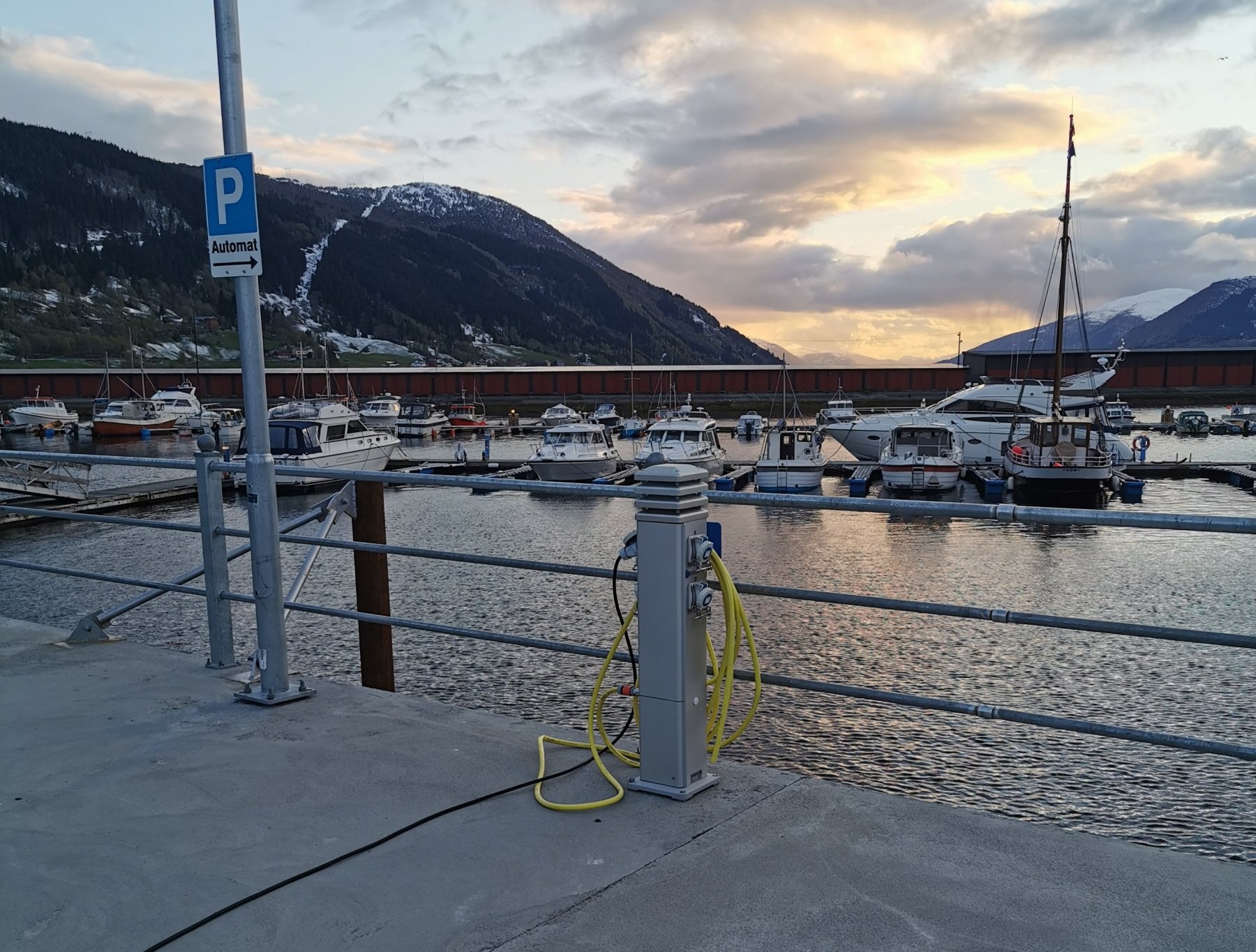 Nordfjordeid Bobilplass — Camperplads in Nordfjordeid