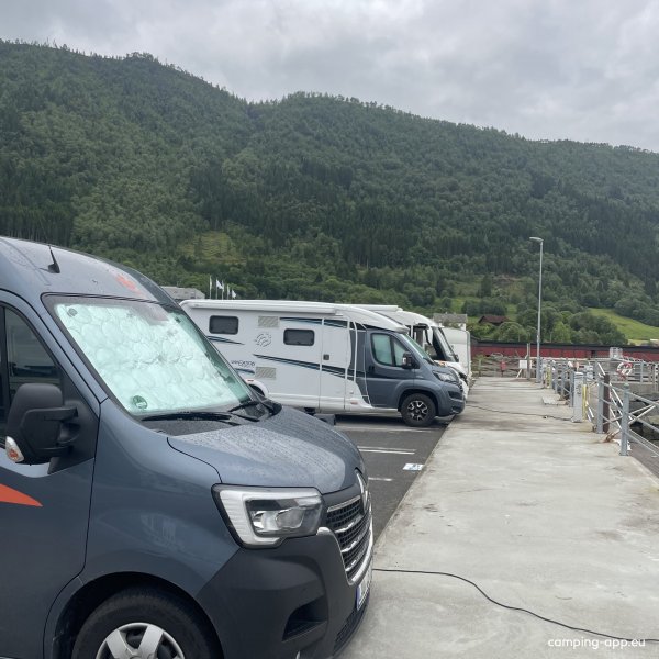 Nordfjordeid Bobilplass — Photo 4