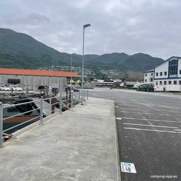 Nordfjordeid Bobilplass — Photo 6