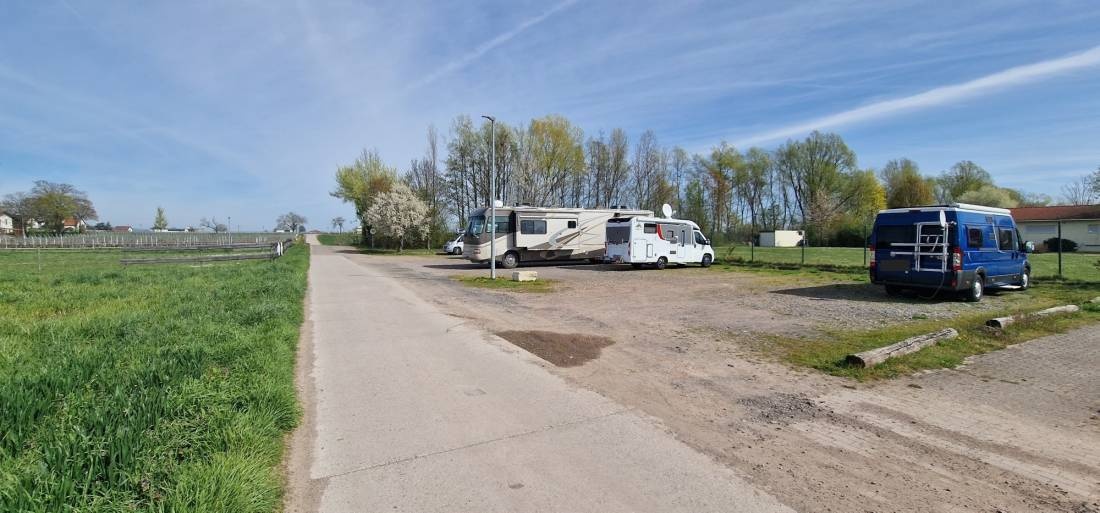 Übernachtungsparkplatz Niederkirchen — Area di sosta in Niederkirchen bei Deidesheim