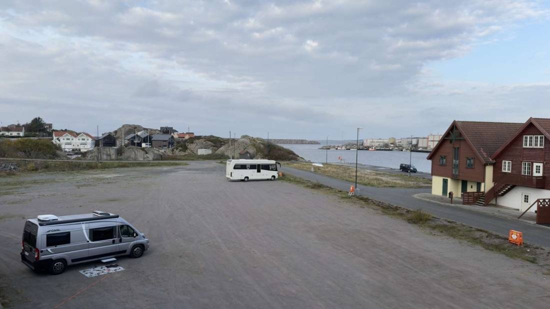 Sirevåg Bobilparkering — Area di sosta in Sirevåg