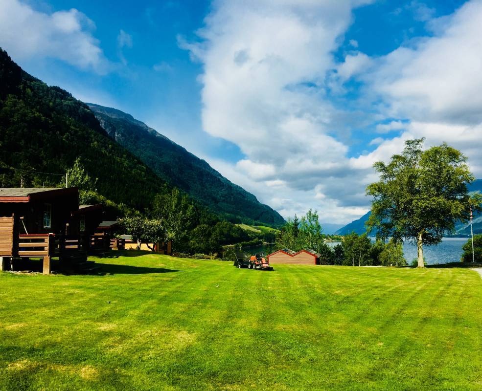 Eikhamrane Camping — Campingplads in Nå