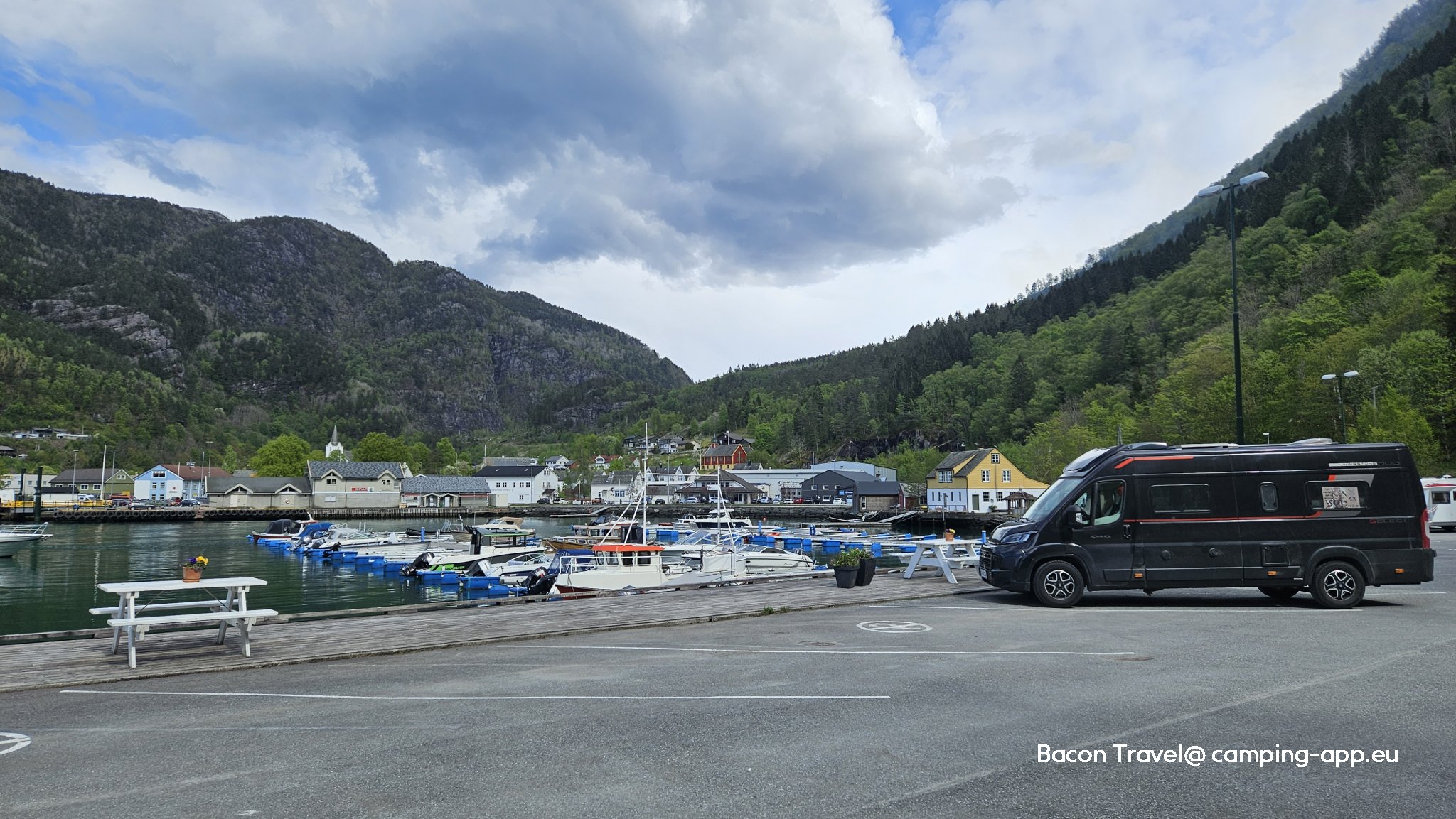 Jondal Båthamn — Campervan Site in Solesnes