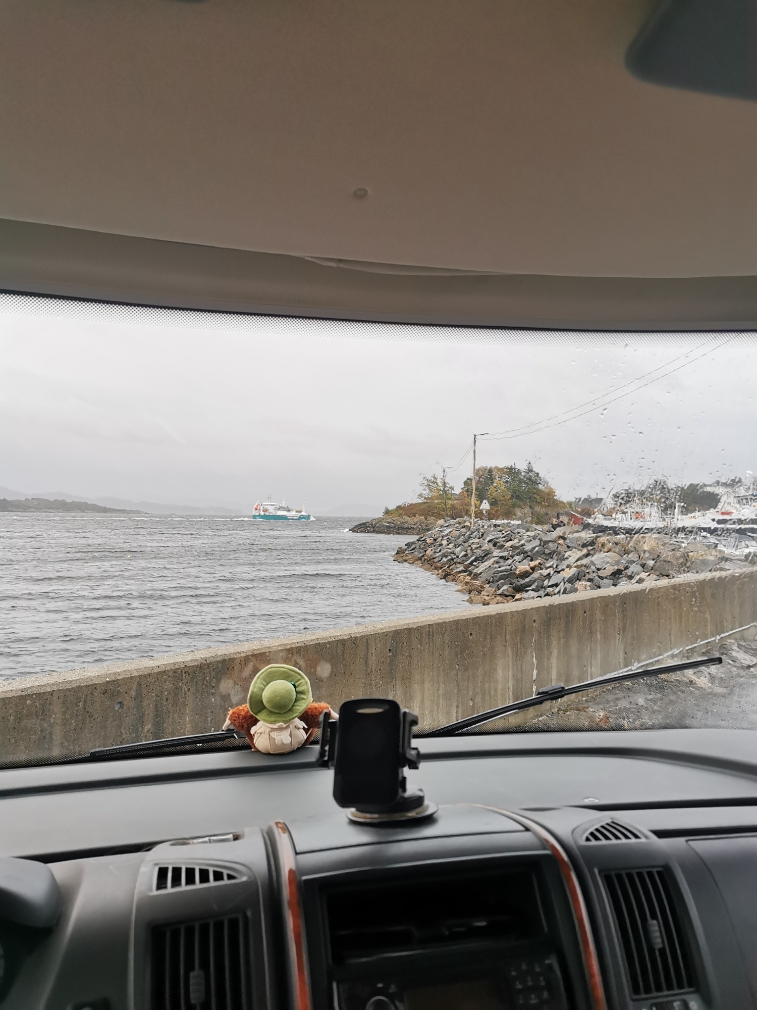 Klokkarvik Bobilplass — Sp. parking dla kamperów in Limavågen