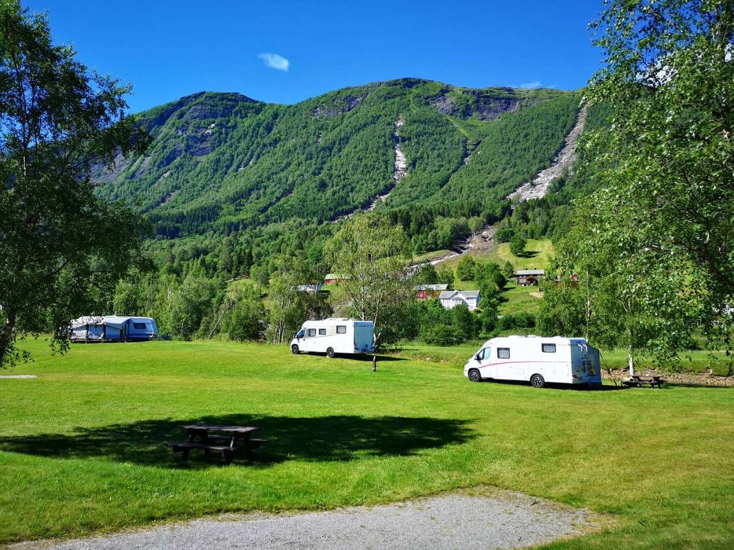 Vistdal Camping — Campingplads in Myklebostad
