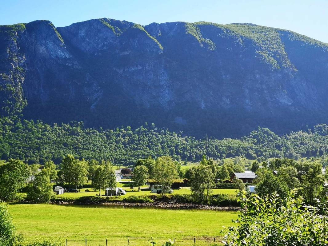 Vistdal Camping — Campingplass in Myklebostad