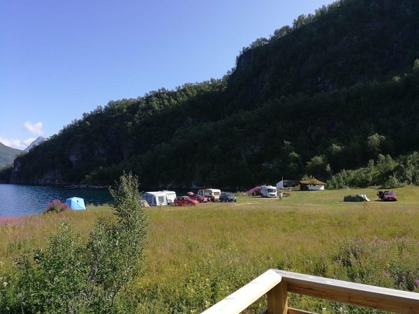 Elvegård fjordcamp — Campingplats in Grovfjord