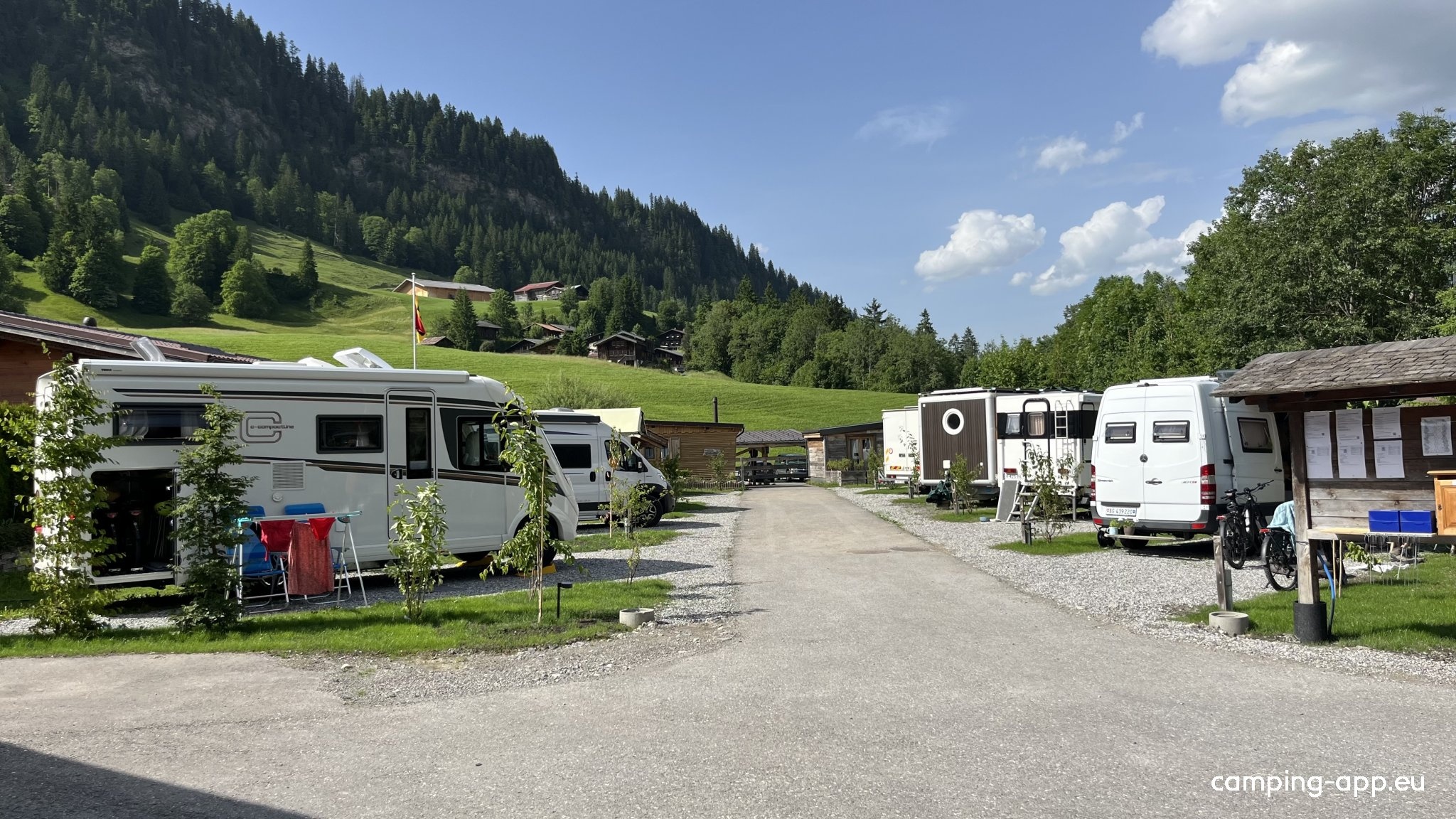 Heiti Camping — Sp. parking dla kamperów in Gsteig